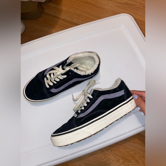 Vans fuzzy inside sneakers size : 6.5 - Picture 2 of 2
